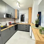 Coresi Mall Area Luxury Glam Apartment *