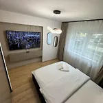 Coresi Mall Area Luxury Glam - Parking Option