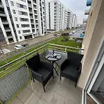 Apartment Coresi Mall Area Luxury Glam