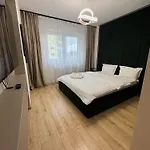 Apartment Coresi Mall Area Luxury Glam *