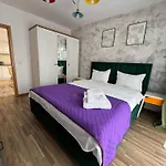 Coresi Mall Area Luxury Glam Apartment
