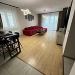 Apartment Coresi Mall Area Luxury Glam