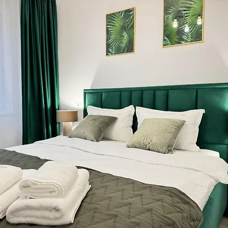 Coresi Mall Area Luxury Glam Apartment Brasov