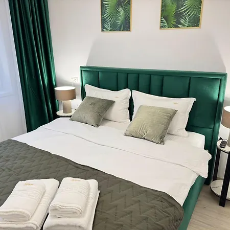 Coresi Mall Area Luxury Glam Braşov