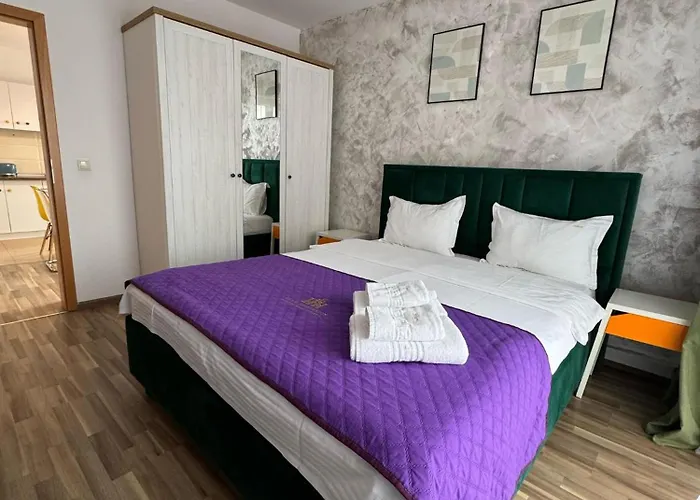 Coresi Mall Area Luxury Glam Appartement